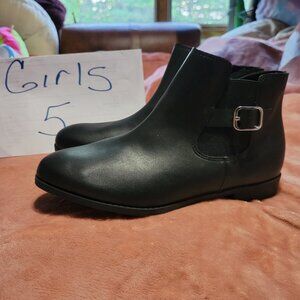 Girls Size 5 Zoe & Zac Black Ankle Height Zip Up Boots Faux Leather Booties NWOT